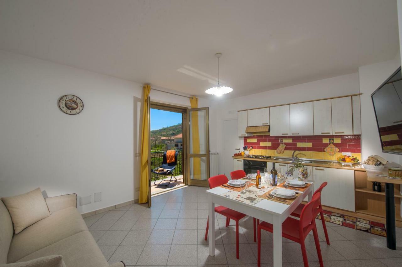 فيلا أَجيرولافي Al Cortile Di Nonno Luigi المظهر الخارجي الصورة
